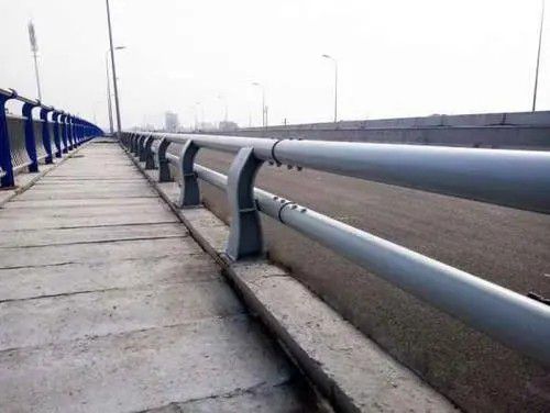 橋梁鋼護欄